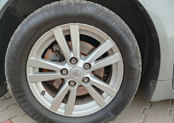 Toyota Avensis cena 19900 przebieg: 293000, rok produkcji 2009 z Supraśl małe 301